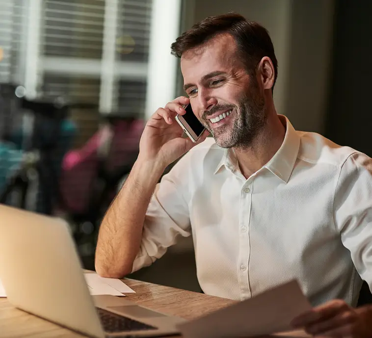 image of a US Customs Broker working